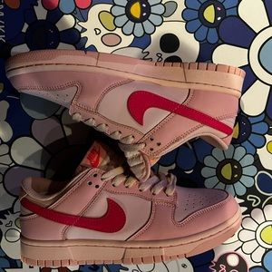 Nike triple pink dunks size 5